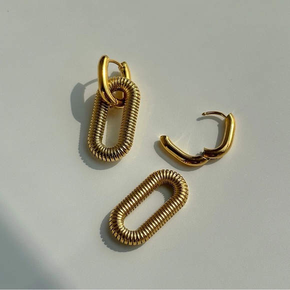 NEW💎18K Gold Link Loop Huggie Earrings*Hoop Earrings*Two Earrings In One - Picture 9 of 10
